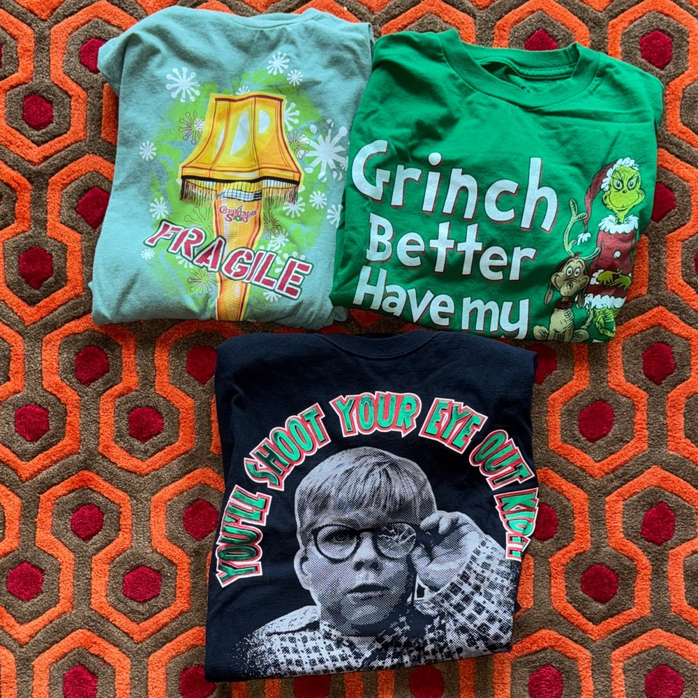 MAKE OFFER Lot of 3 Graphic Christmas Tees t-shirts Grinch Dr. Seuss Story S/M